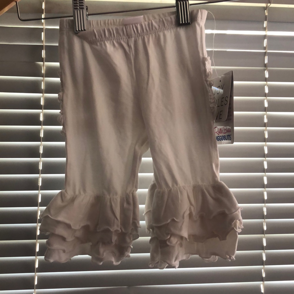 Ruffle Butt Capri pants
